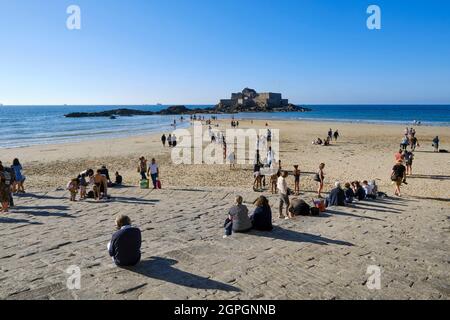 France, Ille et Vilaine, Côte d'Emeraude, Saint Malo, fort National conçu par Vauban et construit par Siméon Garangeau de 1689 à 1693, plage d'Eventail Banque D'Images