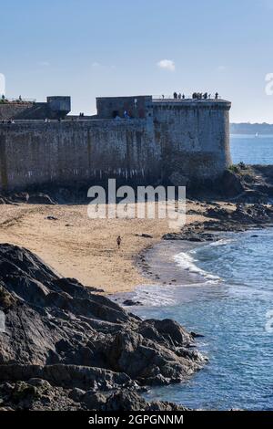 France, Ille et Vilaine, Côte d'Emeraude, Saint Malo, les remparts de la ville fortifiée, la tour de Bidouane Banque D'Images