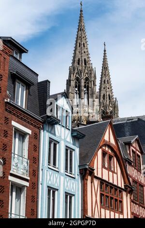 France, Seine Maritime, Rouen, clocher de l'abbaye Saint Ouen, rue eau de Robec Banque D'Images