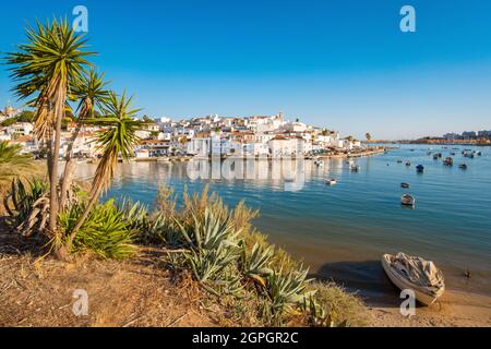 Portugal, Algarve, Ferragudo Banque D'Images