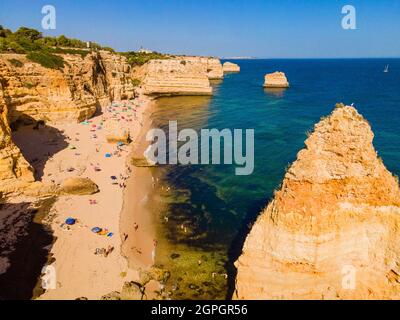 Portugal, Algarve, Praia da Marinha (vue aérienne) Banque D'Images