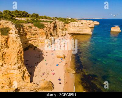 Portugal, Algarve, Praia da Marinha (vue aérienne) Banque D'Images