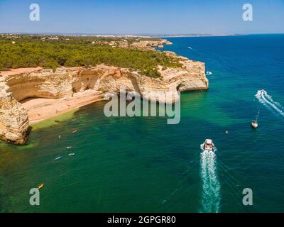 Portugal, Algarve, Albufeira, Praia da Corredoura (vue aérienne) Banque D'Images