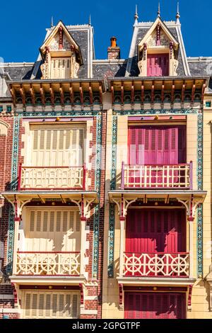 France, somme, Mers les bains, les villas de la Belle Epoque sur le front de mer, quartier historique né de la mode de baignade en mer à partir de 1870 Banque D'Images