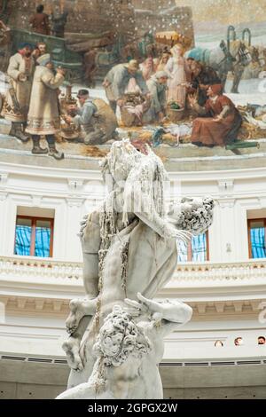 France, Paris, quartier Chatelet-les Halles, Bourse de Commerce, collection Pinault, musée d'art contemporain, réplique en cire de la sculpture l'Enlévement des Sabines de Jean Bologne, par l'artiste suisse Urs Fischer Banque D'Images