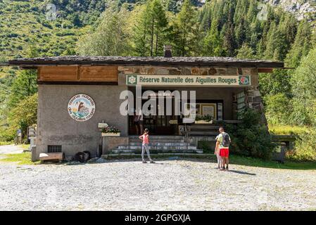 France, haute-Savoie (74), Chamonix-Mont-blanc, massif des Aiguilles rouges, Réserve naturelle nationale des Aiguilles rouges, Col des Montets, chalet de la réserve Banque D'Images