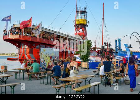 France, Herault, Sète, quai marocain, bateau phare Roquerols, Brassens route, snack-bar Banque D'Images