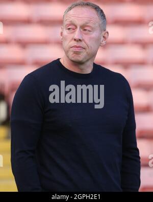 BARNSLEY, Royaume-Uni 29 SEPT. Steve Cooper, directeur de la forêt de Nottingham, lors du match de championnat Sky Bet entre Barnsley et la forêt de Nottingham à Oakwell, Barnsley, le mercredi 29 septembre 2021. (Credit: Mark Fletcher | MI News) Credit: MI News & Sport /Alay Live News Banque D'Images