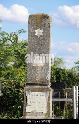 Tombe au cimetière juif de la rue Milano à Chisinau Banque D'Images