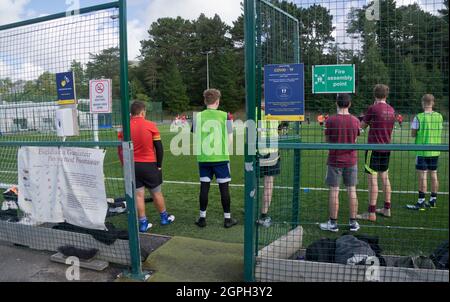 Les étudiants de la semaine des jeunes étudiants du campus de l'université d'Aberystwyth, où l'apprentissage physique et le sport reprennent malgré la pandémie de Covid19, Ceredigion, pays de Galles, Royaume-Uni Banque D'Images