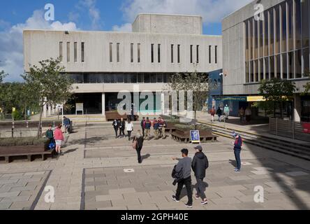 Les étudiants de la semaine des jeunes étudiants du campus de l'université d'Aberystwyth, où l'apprentissage physique et le sport reprennent malgré la pandémie de Covid19, Ceredigion, pays de Galles, Royaume-Uni Banque D'Images