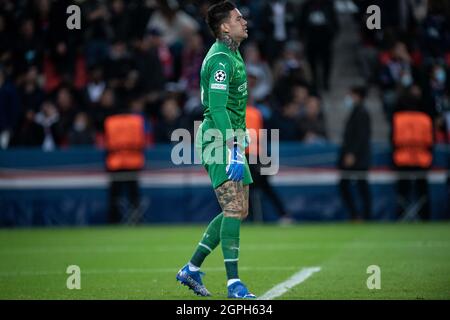 Ederson pendant la Ligue des champions de l'UEFA, un match entre Paris Saint-Germain et Manchester City au Parc des Princes le 28 septembre 2021 à Pa Banque D'Images