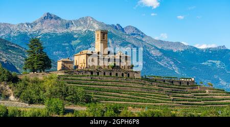 Le plus grand château de Sarre (Castello Reale di Sarre), dans la vallée d'Aoste, au nord de l'Italie. Banque D'Images