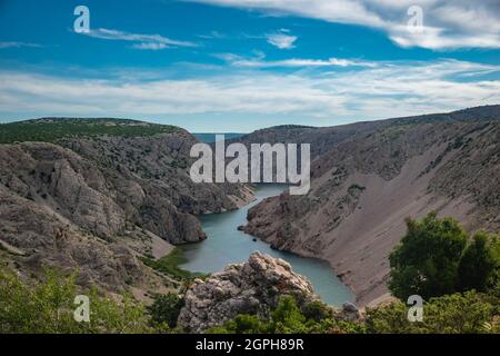 Le canyon de la rivière Zrmanja depuis le point de vue de Dalmatie, Croatie Banque D'Images