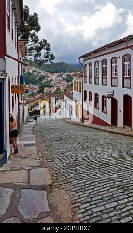 OURO PRETO, MINAS GERAIS, BRÉSIL - 8 JANVIER 2018 : rue typique du centre historique Banque D'Images