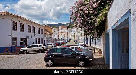 OURO PRETO, MINAS GERAIS, BRÉSIL - 8 JANVIER 2018 : rue typique du centre historique Banque D'Images