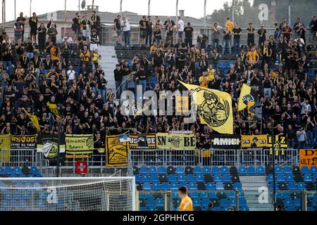 Bergame, Italie, 29 septembre 2021. Jeunes garçons supporters avant le match de football de la Ligue des champions de l'UEFA entre Atalanta et jeunes garçons. Crédit: Stefano Nicoli/Speed Media/Alay Live News Banque D'Images