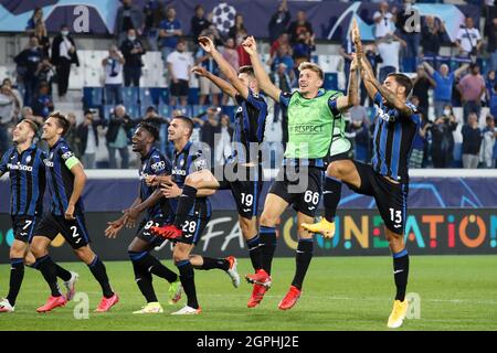 Bergame, Italie, 29 septembre 2021. Les joueurs d'Atalanta célèbrent à la fin du match de football de l'UEFA Champions League entre Atalanta et les jeunes garçons. Crédit: Stefano Nicoli/Speed Media/Alay Live News Banque D'Images