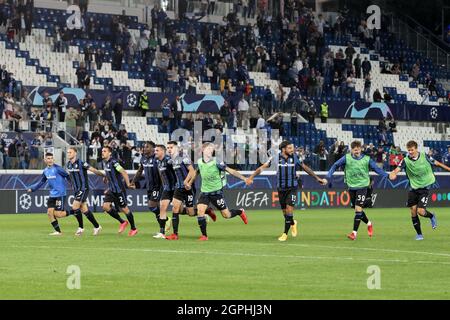 Bergame, Italie, 29 septembre 2021. Les joueurs d'Atalanta célèbrent à la fin du match de football de l'UEFA Champions League entre Atalanta et les jeunes garçons. Crédit: Stefano Nicoli/Speed Media/Alay Live News Banque D'Images