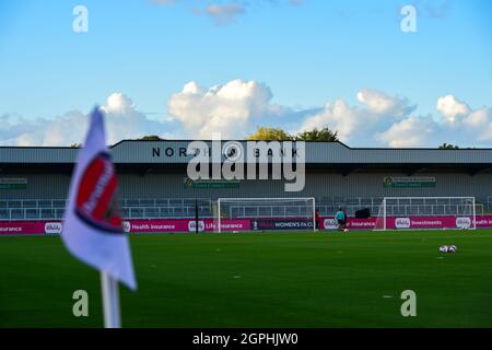 Vue générale de la rive nord avant la finale du quart de la Vitality FA Womens Cup- Arsenal V Tottenham Hotspur au stade Meadow Park-Angleterre Banque D'Images