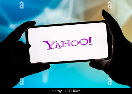 Pologne. 23 septembre 2021. Dans cette illustration, un logo Yahoo apparaît sur un smartphone. (Photo de Mateusz Slodkowski/SOPA Images/Sipa USA) crédit: SIPA USA/Alay Live News Banque D'Images