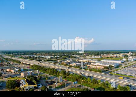 Vue aérienne quartier commerçant parking près de la route principale 45 Interchanges vue donnant sur Houston ville Texas USA Banque D'Images