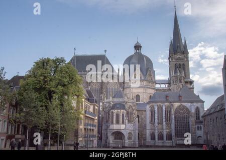 aachen - Der Aachener Dom, auch Hoher Dom zu Aachen, oder Aachener Marienkirche, ist die Bischofskirche des Bistums Aachen Banque D'Images