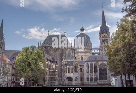 aachen - Der Aachener Dom, auch Hoher Dom zu Aachen, oder Aachener Marienkirche, ist die Bischofskirche des Bistums Aachen Banque D'Images