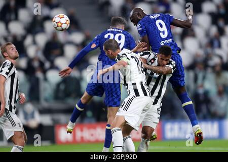 Turin, Italie. 29 septembre 2021. Romelu Lukaku du Chelsea FC contrôle le ballon lors du match de l'UEFA Champions League Group H entre le Juventus FC et le Chelsea FC au stade Allianz le 29 septembre 2021 Turin, Italie . Credit: Marco Canoniero / Alamy Live News Banque D'Images