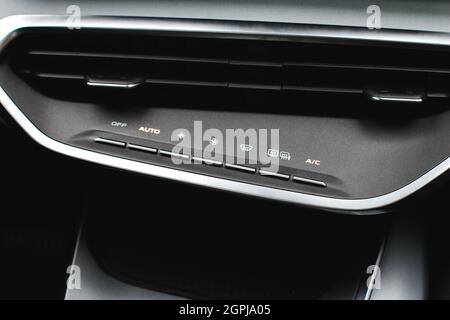 commandes manuelles de climatisation de la voiture Banque D'Images