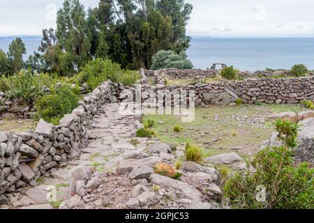 Champs fortifiés sur l'île de Taquile dans le lac Titicaca, Pérou Banque D'Images