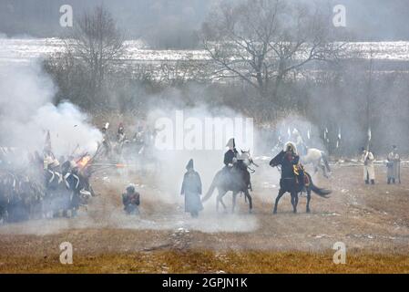 Borisov, Bélarus - 25 novembre 2018 : reconstruction historique la bataille de Berezina dans la guerre napoléonienne entre les armées russes et françaises en 1812. Cros Banque D'Images