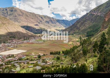 Vallée sacrée des Incas près du village de Pisac, Pérou Banque D'Images