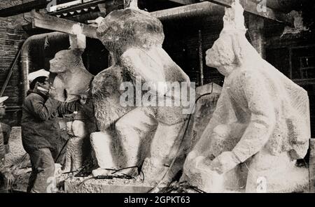 Sagrada Familia (façade de la Natiivité) : Groupe de l'adoration des bergers, 1980. AUTEUR: JOAQUIM ROS BOFARULL. Banque D'Images