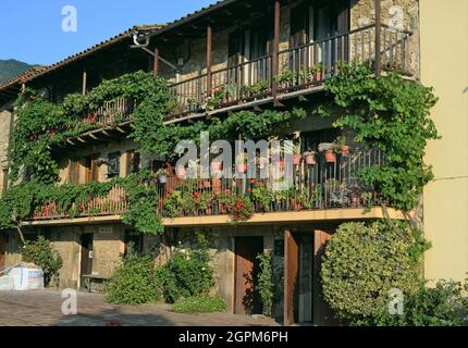 Ville rurale de Hostalets de Bas située dans la région de Garrotxa dans la province de Gerona Banque D'Images