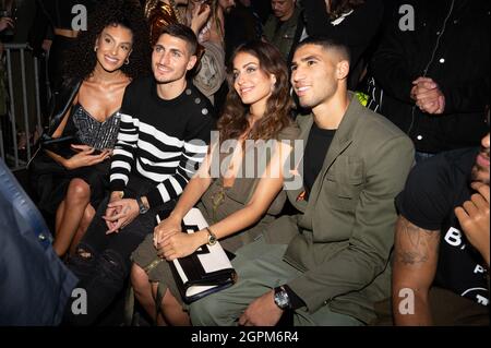 Marco Verratti et sa femme Jessica Aidi, Achraf Hakimi et Hiba Abouk assistent au Balmain Festival dans le cadre de la semaine de la mode de Paris vêtements pour femmes Printemps/été 2022 à la Seine musicale le 29 septembre 2021 à Boulogne-Billancourt, nar Paris, France. Photo de Laurent Zabulon/ABACAPRESS.COM Banque D'Images