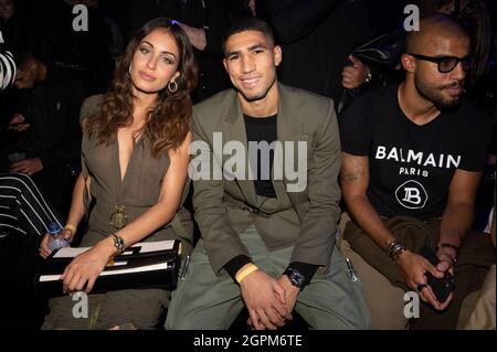 Achraf Hakimi et Hiba Abouk assistent au Balmain Festival dans le cadre de la semaine de la mode de Paris vêtements pour femmes Printemps/été 2022 à la Seine musicale le 29 septembre 2021 à Boulogne-Billancourt, nar Paris, France. Photo de Laurent Zabulon/ABACAPRESS.COM Banque D'Images