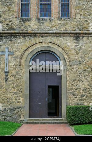 Église de Santa Maria de Hostalets de Bas située dans la région de Garrotxa dans la province de Gérone-Catalogne Banque D'Images