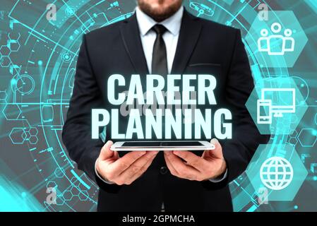 Légende conceptuelle planification de carrière. Approche commerciale Une liste d'objectifs et les actions que vous pouvez prendre pour les atteindre Man In Office Uniform Holding Banque D'Images