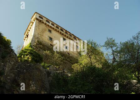 Vue sur le château de Pescolanciano situé dans la province d'Isernia - Molise - Italie Banque D'Images