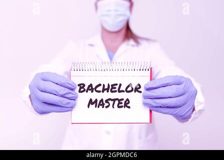 Écriture affichant le texte Bachelor Master. Mot écrit sur un diplôme avancé complété après le baccalauréat est un diplôme démontrant des idées médicales Banque D'Images