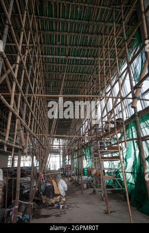 Échafaudage en bambou utilisé dans la construction intérieure des niveaux 102-104 de la CPI, West Kowloon, Hong Kong, 2009 Banque D'Images