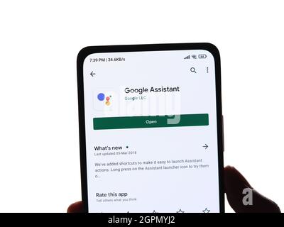 West Bangal, Inde - 28 septembre 2021 : logo Google Assistant sur l'image de stock d'écran du téléphone. Banque D'Images