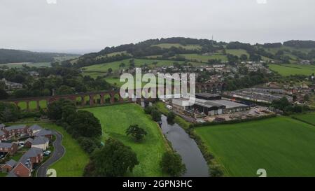 Ribble Valley, viaduc ancien chemin de fer victorien Viaduct connu sous le nom de Whalley Arches, Lancashire Angleterre image aérienne Banque D'Images