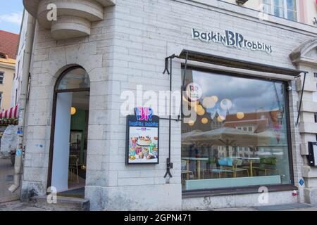 Baskin Robbins, glacier, Raekoja plats, vieille ville, Tallinn, Estonie Banque D'Images