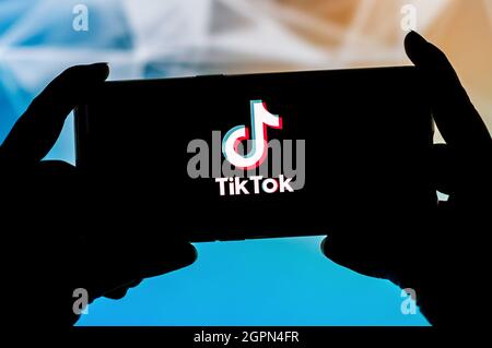 Pologne. 23 septembre 2021. Sur cette photo, un logo TikTok apparaît sur un smartphone. Crédit : SOPA Images Limited/Alamy Live News Banque D'Images