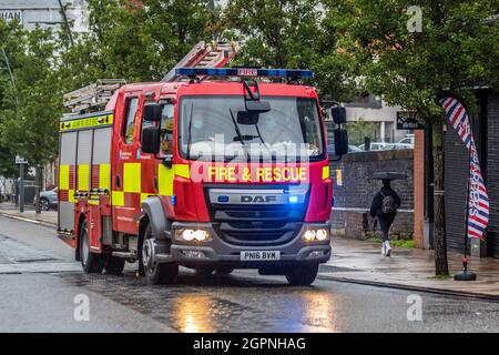 Lancashire incendie et moteur d'urgence à Preston, Lancashire. Météo au Royaume-Uni 30 septembre 2021 ; magasins, shopping lors d'une journée humide et venteuse dans le centre-ville. Crédit : MediaWorld Images/AlamyLiveNews Banque D'Images