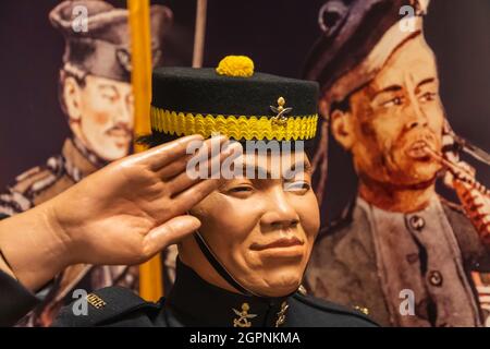 Angleterre, Winchester, Musées du quartier militaire de Winchester, Musée Gurkha, Statue du soldat Gurkha salant Banque D'Images