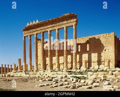 Syrie, Palmyra. Ancienne ville, déjà documentée dans le 2ème millénaire. Vue générale du Temple romain de Bel (Baal), Dieu suprême des Palmyriens. (Oasis de Tadmor). (Photo prise avant sa destruction par l'État islamique en 2015, pendant la guerre civile syrienne). Banque D'Images