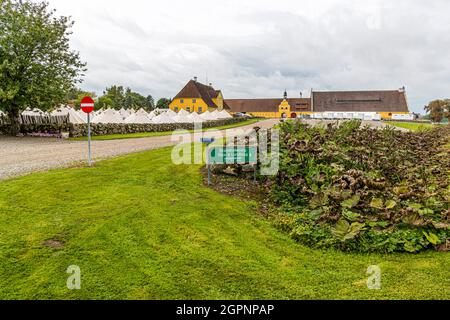 Festival dans des tentes de glamping au château de Brahetrolleborg Skov et Landbrug près de Faaborg-Midtfyn, Danemark. Le public a été invité par trois grandes sociétés danoises. Le public n'a pas eu accès aux trois événements fermés de septembre 2021. Banque D'Images